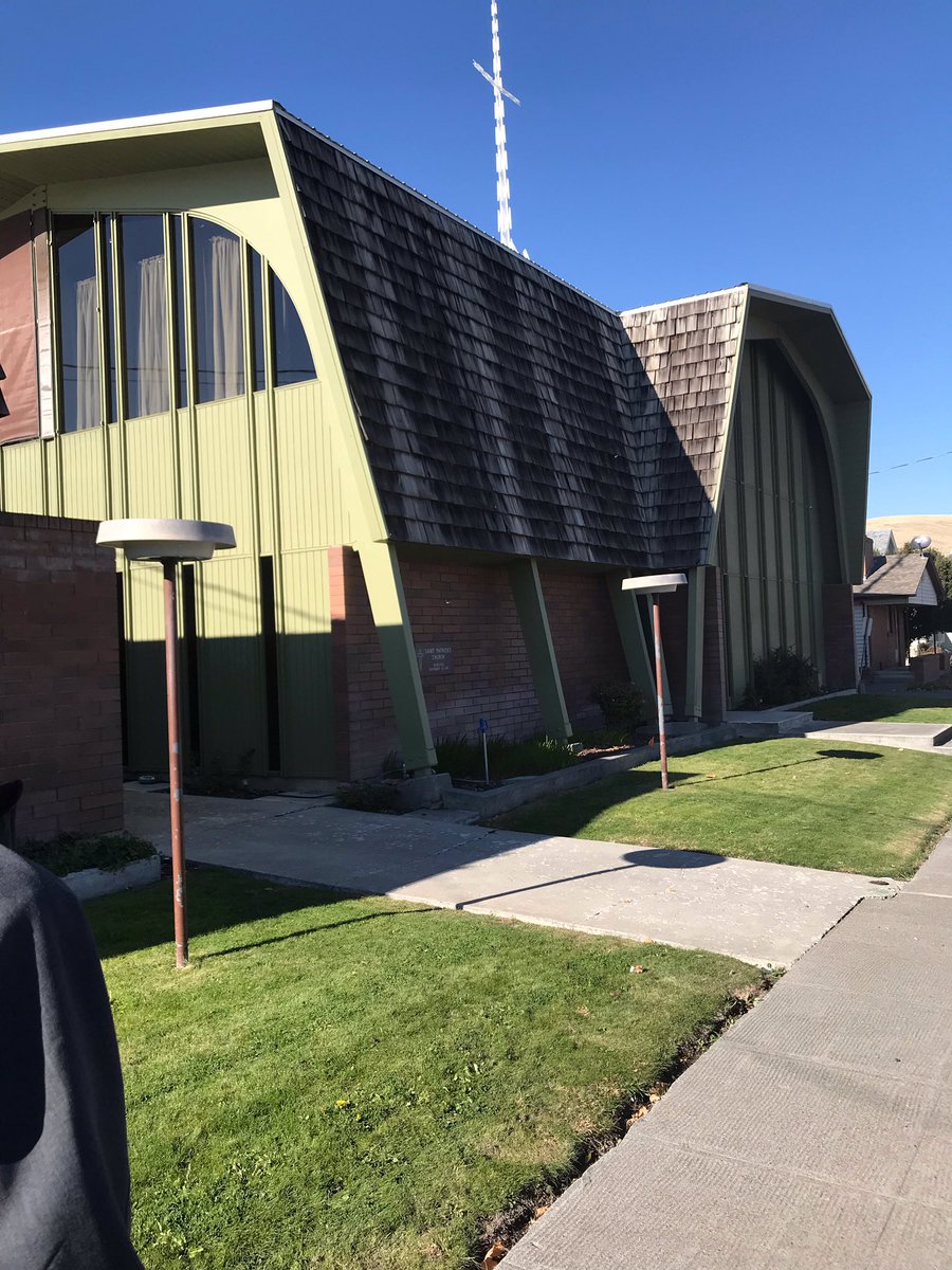 EllenT_writer's tweet photo. @BruvverEccles #uglychurches I don’t have a picture of inside. https://t.co/aCA30ZzJyG