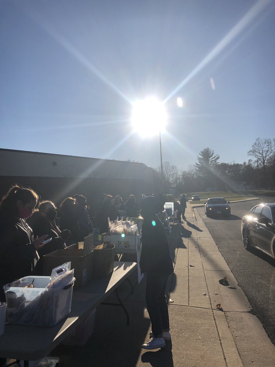 DrJamesCraikES's tweet photo. The cold did not stop our teachers from passing out materials and enjoying ice cream donated by Cold Stone Creamery in La Plata! It was great seeing our families! https://t.co/NCekBvDb9H