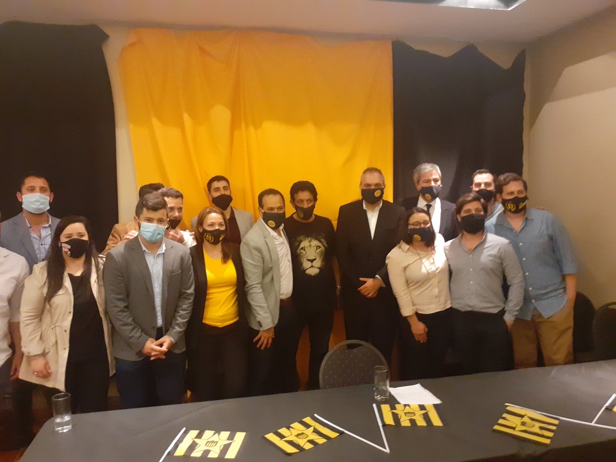 Sinsolo's tweet photo. #EleccionesPeñarol 🗳 

El "zurdo" Ricardo Viera se hizo presente en el acto de @555Nueva
@ViviPenarol53  @PenarolEsMas
y apoyará la candidatura de @Mario_Colla ,  Chumbo Da Silva, @sebasilveraok , @alegonzalez_29 y Fernando Jacobo https://t.co/i6Fz64OvOA
