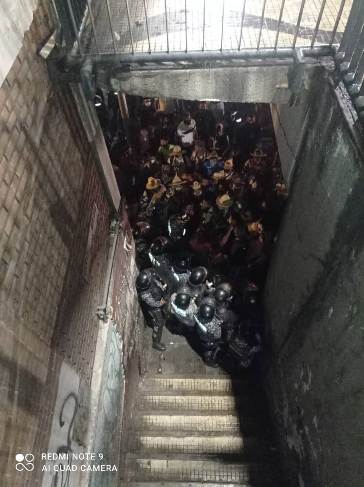 #18Nov Se reporta un supuesto herido por flecha en la concentración del pueblo #Yukpa en #PuenteLlaguno, Caracas. Se estima la presencia de más de 300 personas procedentes del estado #Zulia