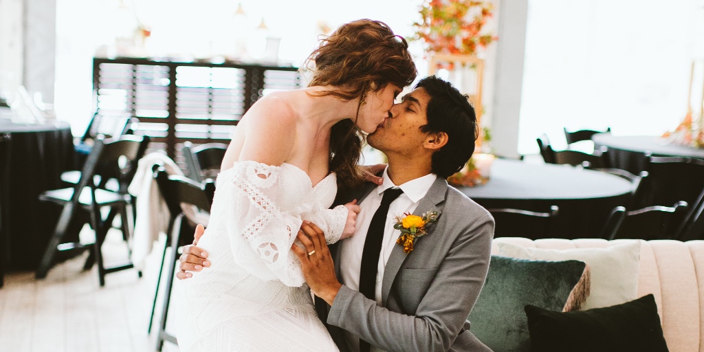 Happy #weddingwednesday everyone! 😌  

Planner/Design/Style: @silverthistleevent (FB) 
Photographer: @algawlikphotography (FB) 
Floral Design: @kismetflowerstx (FB) 
Decor/Design/Style: @beelavishvintage (FB) 
Hair and Makeup: @weddingsbycelissarae (FB) 
Dress: @unbridaled (FB)