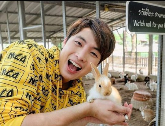 Stay2wish's tweet photo. Lo amo por el hermoso ser humano que es, me transmites luz y felicidad💙☄ 

Gracias por existir @m34nismind
🐻
#ThatsWhyILoveMean https://t.co/nBoGfik3Yo