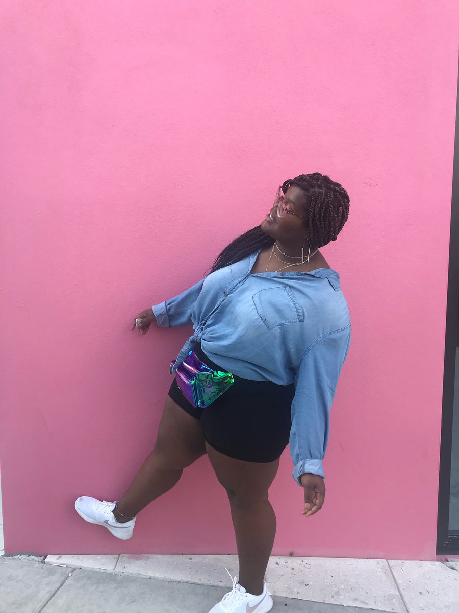 gifteddumbass's tweet photo. @sobrietyyyyyyy Hbd Mickeyyyy!!! This pic always kills me 😂😂
Can’t wait to stay up late and have listening parties w you ❤️❤️❤️ https://t.co/o1g2Vfu5OZ