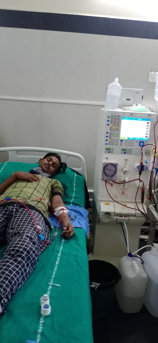 gokulavivek's tweet photo. And the financial position of his family is so poor so that his parents can't afford money for his next dialysis...
Need around 12 to 14 lakhs for his treatmemt for both heart and kidney failure
We kindly request u @SonuSood Sir to please help him for the Treatment.@SonuSoodTeam https://t.co/CKWJPL9FGy
