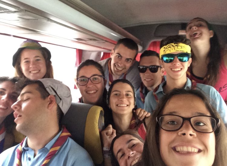 aguilar_612's tweet photo. Las dos del mismo día. @entaban612 de cuando fuimos a Canarias al #EsJamboree 
Soy ese tipo de personas que se puede dormir de pie. https://t.co/bIBRn6YObH