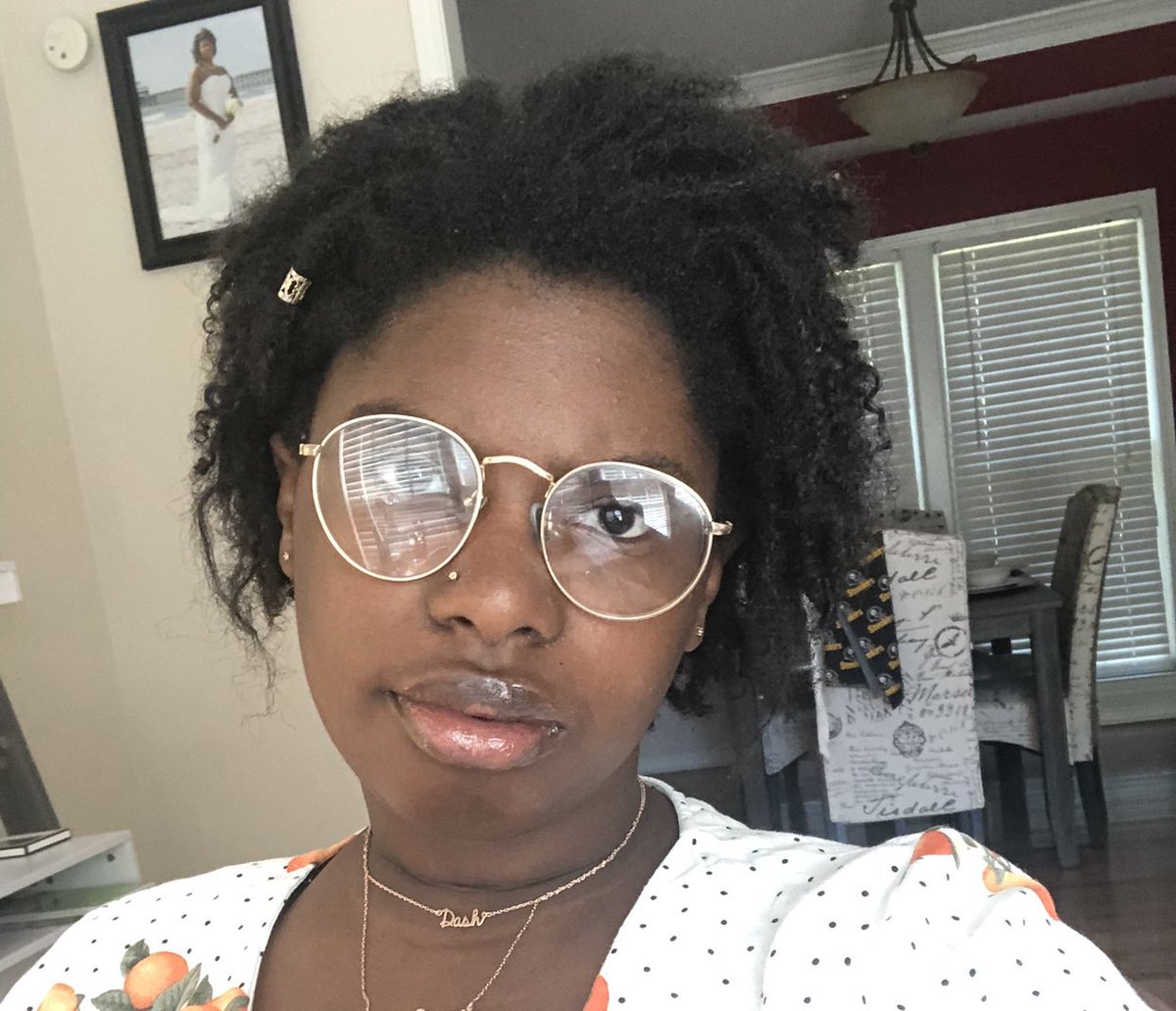 this is what my locs looked like after going 4 months without a retwist! this is longest i’ve ever went. as you can see, i basically have a mini afro under locs  for some ppl they may like this look, but it’s not for me personally!