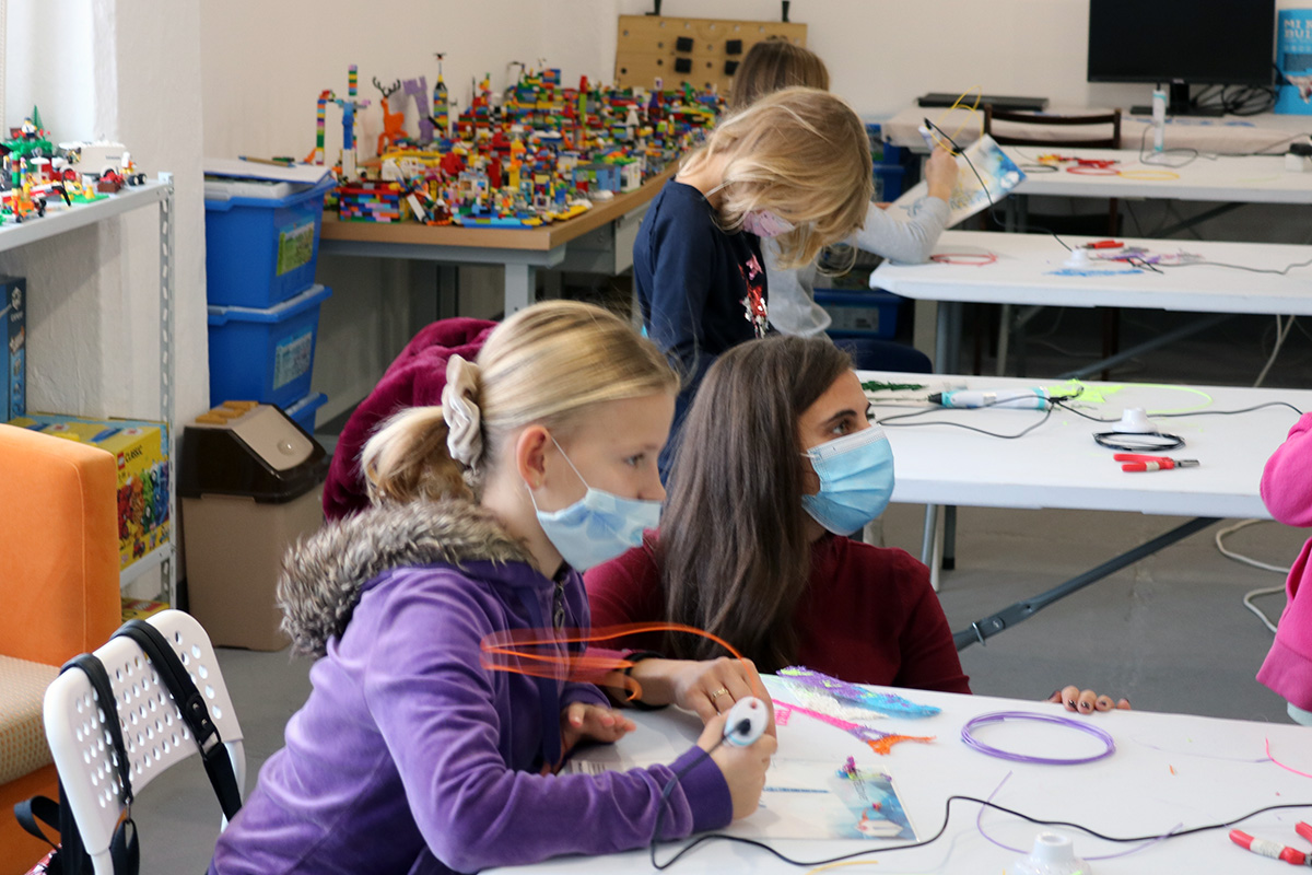 FuturaDubrovnik's tweet image. 3D pen workshop on Robo.DU Day(s) @eu_Robotics
#erw2020 #futura #Arduino #robotika #robotics #robocup #robots #radionice #workshops #unidu #ArduinoUno #stem #iot #genuino #3Dprint #3Dprinter #3Dprinting #makers #drone #raspberrypi #eatsleepcoderepeat #computerscience #RoboDUDay