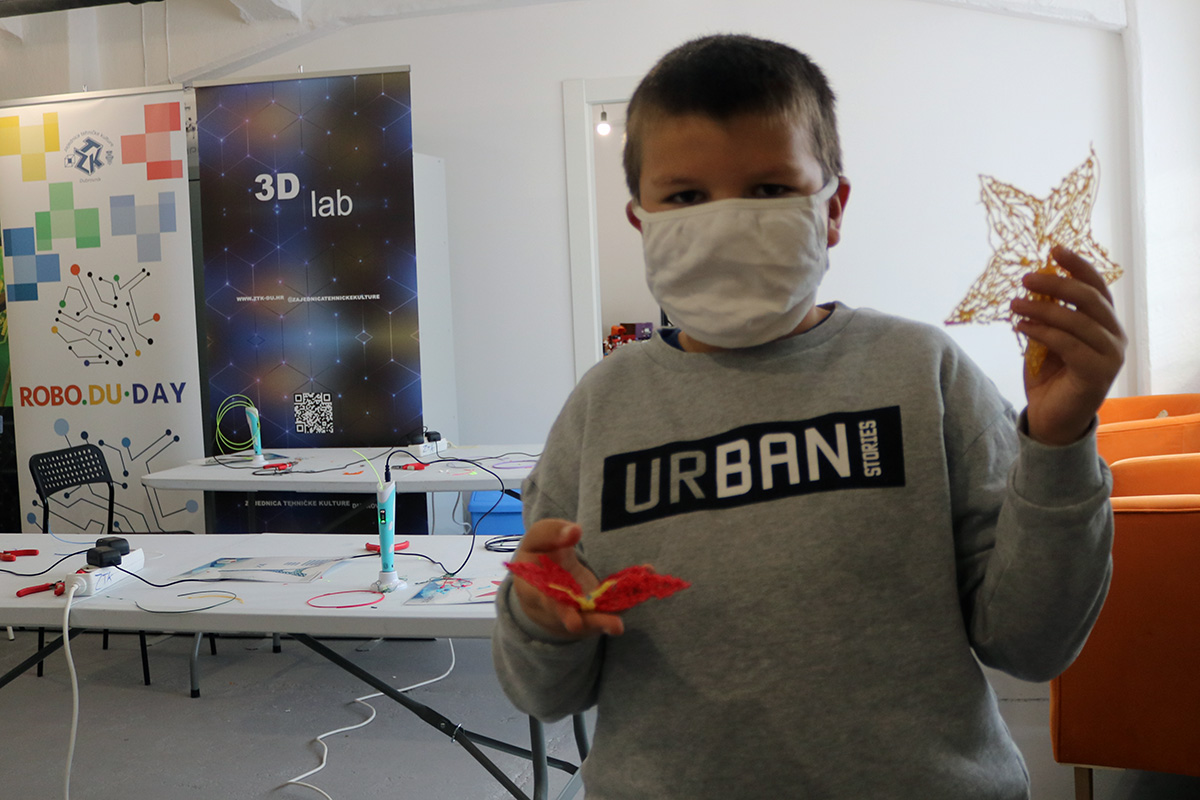 FuturaDubrovnik's tweet image. 3D pen workshop on Robo.DU Day(s) @eu_Robotics
#erw2020 #futura #Arduino #robotika #robotics #robocup #robots #radionice #workshops #unidu #ArduinoUno #stem #iot #genuino #3Dprint #3Dprinter #3Dprinting #makers #drone #raspberrypi #eatsleepcoderepeat #computerscience #RoboDUDay