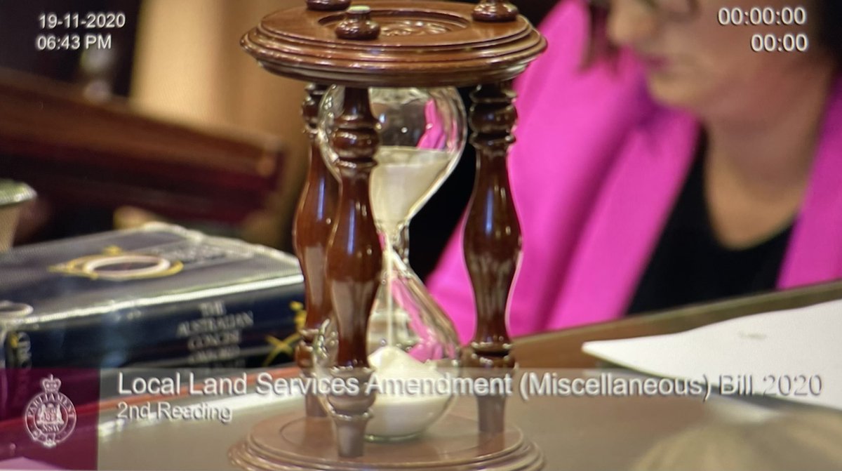 How old-fashioned is this?? This is how they count the time after they sound the bells for the vote.