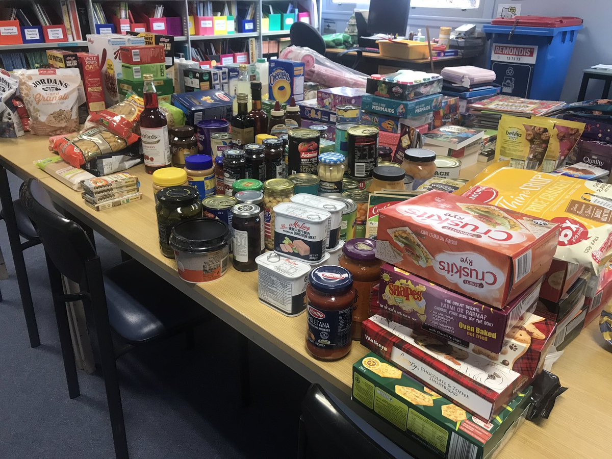daceyville's tweet photo. We have been overwhelmed by the generous donations from families to provide food and gifts to members of the community. What a beautiful sign of community spirit at the end of a very hard year. #nswpubliceducation https://t.co/ck4wBeSRij