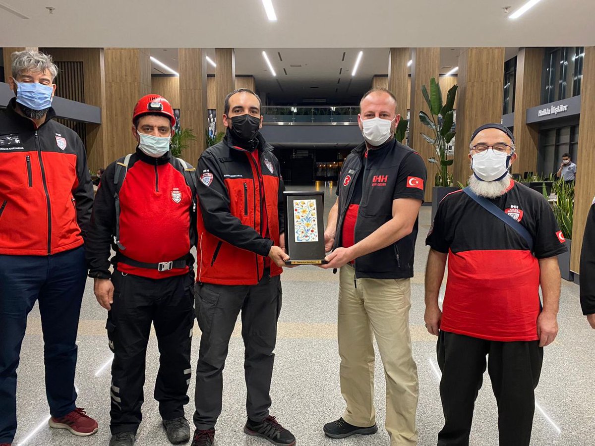 ihhoffroad's tweet photo. Mahalle afet gönüllüleri sertifika verme programına Ümraniye Belediyesi'nin daveti üzerine katılım sağladık. https://t.co/40clEpvNSP