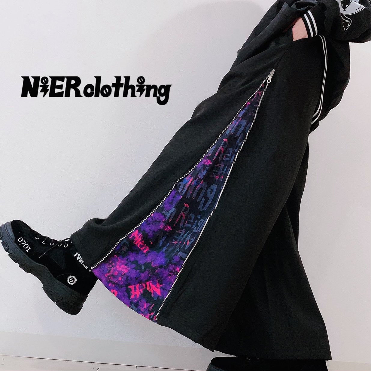 Nier Clothing プレゼント企画中 新作案内 防寒仕様2way Side Zip Wide Pants 三角草 ミスミソウ 冬用 防寒性も着心地も な商品になります この冬ヘビロテ間違いなしなワイドパンツになります ユニセックスアイテムです 是非この機会にゲット Nier Clothing プレゼント企画中 新作案内 防寒仕様2way Side Zip Wide Pants 三角草 ミスミソウ 冬用 防寒性も着心地も な商品になります この冬ヘビロテ間違いなしなワイドパンツになります ユニセックスアイテムです 是非この機会にゲット