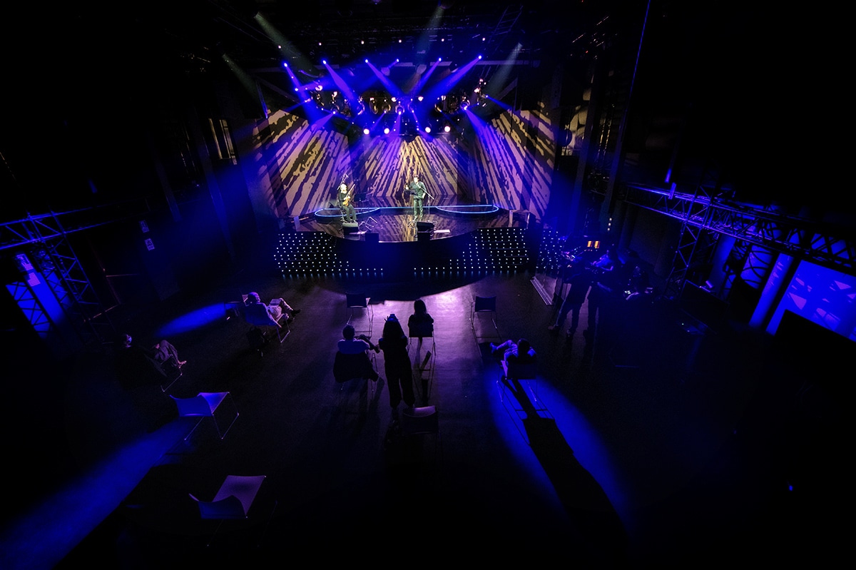 Radio3tweet's tweet photo. Il nostro sipario resta aperto per dare voce e spazio ad un teatro che per il momento non può esistere. Stasera alle 23.15 entriamo Nella caverna di Filippo Ferraresi, radiodramma originale sulla nascita della fantasia. Tutti gli appuntamenti, qui https://t.co/ItiBd9O1Ii https://t.co/jRcXBTPNbq