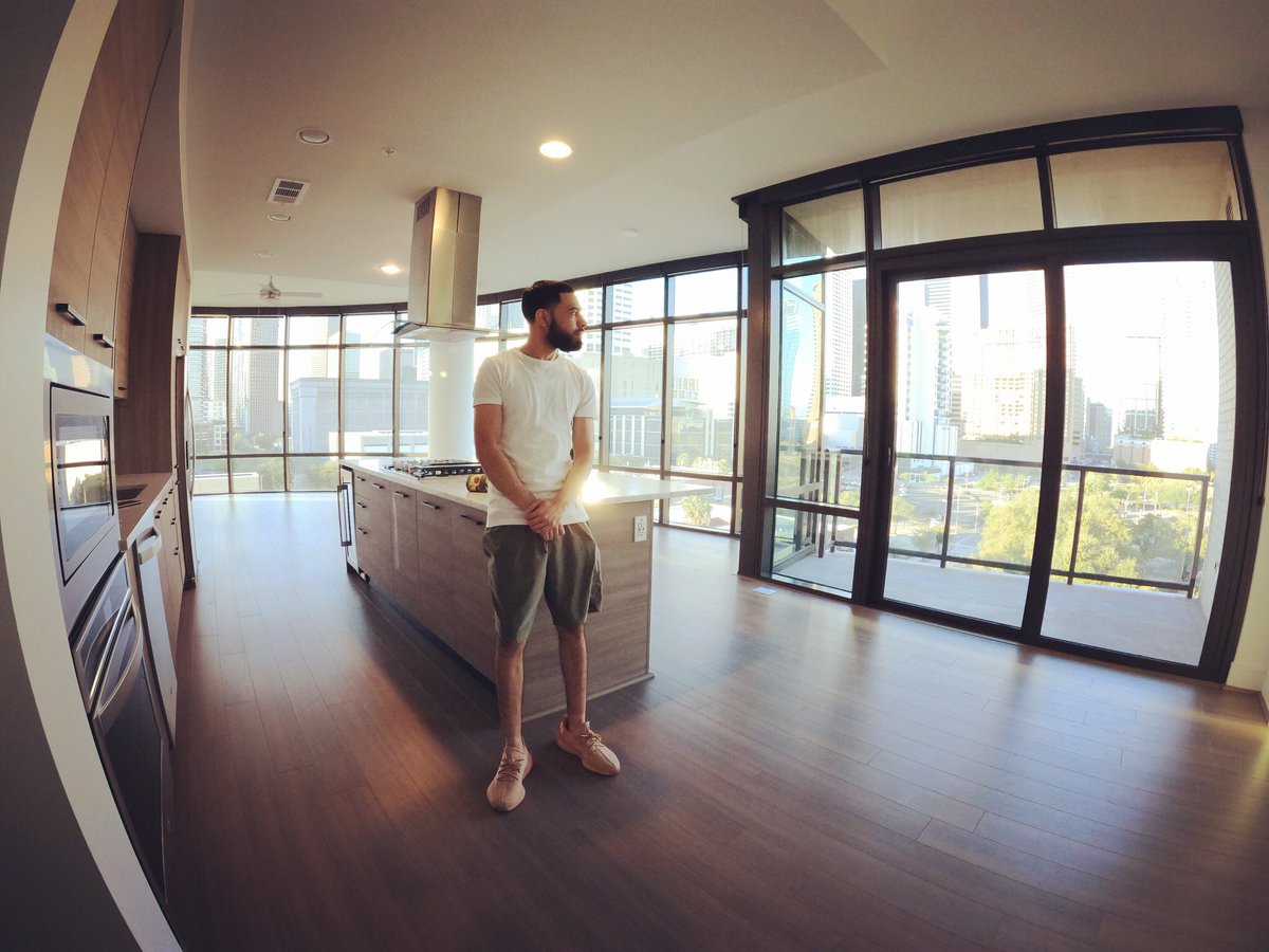 Ryu_SoundMob's tweet photo. Just got the keys to the Glass House Penthouse, checked it off the vision board ✅. https://t.co/4nEchuFtwN