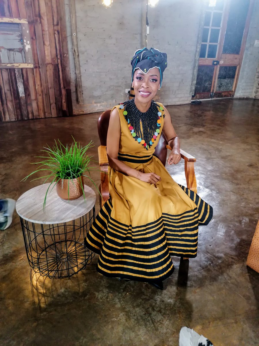 AngieKhumalo's tweet photo. #FarmingThursday! Catch this weeks episode of @africanfarming_  on DSTV channel 163! Today we speak to a true phenomenon... Dr Obakeng Mfikwe... from 180 000 chicken per CYCLE, to owning 3 farms of award winning cattle. You do NOT want to miss it! https://t.co/6o5mqQBwYN