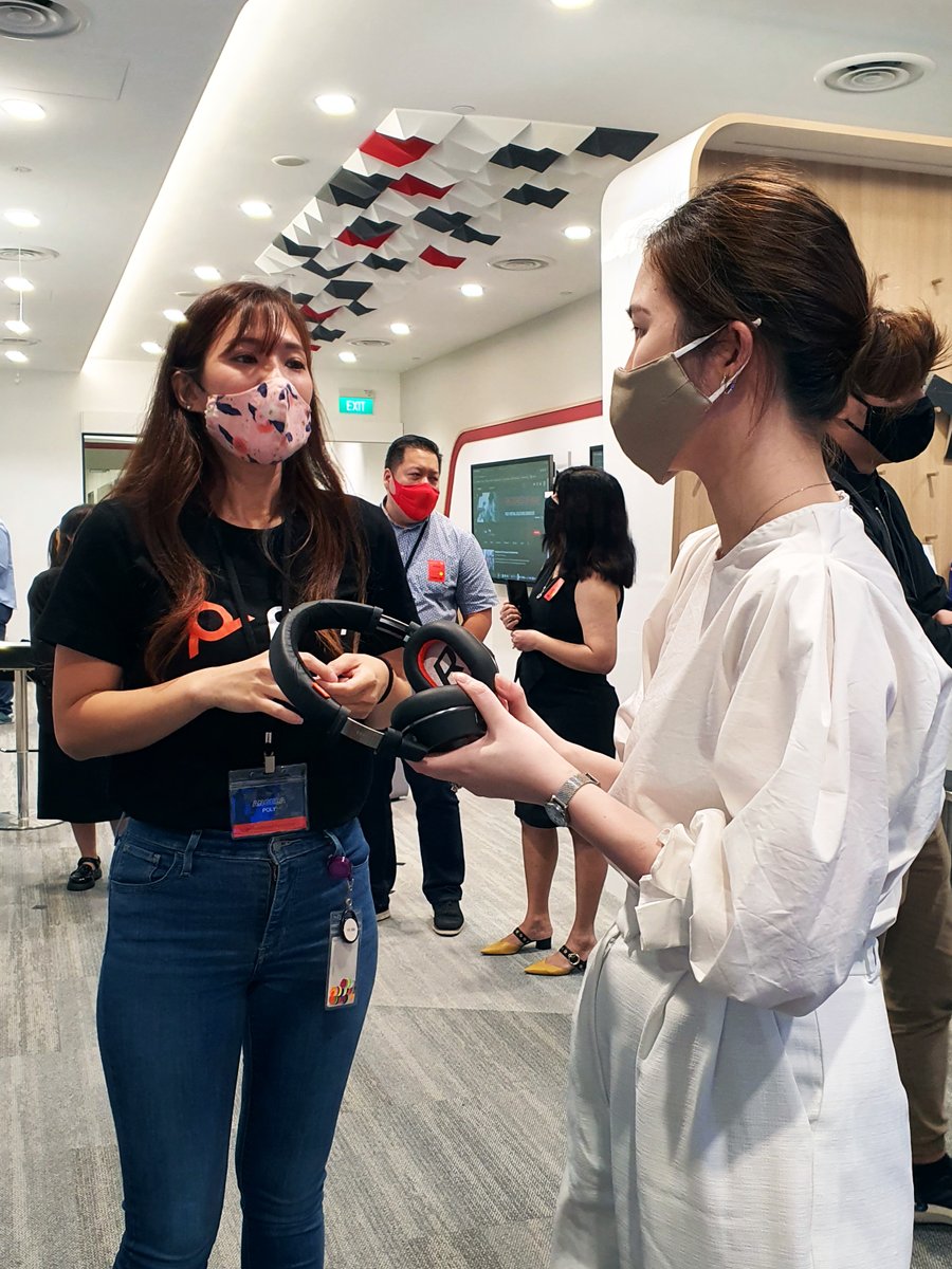 PolyCompanyAPAC's tweet photo. The Singapore team hosted a small-scaled Live demo session yesterday at the #PolyExperienceCenter. The attendees got to witness different Poly product features that empowers #hybridworking. #MadeToWork https://t.co/UE813Xw4rh
