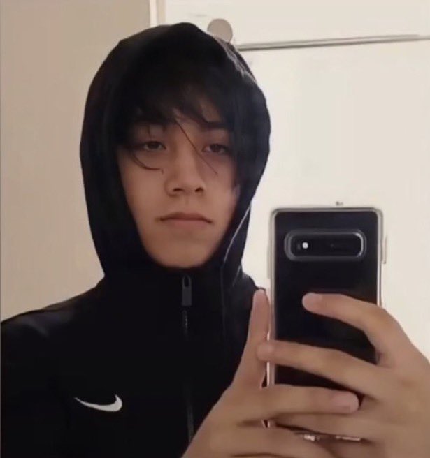 jschlatt's tweet photo. @CallMeCarsonYT @Quackity Your loss... look at this photo https://t.co/QyayGD7rbi