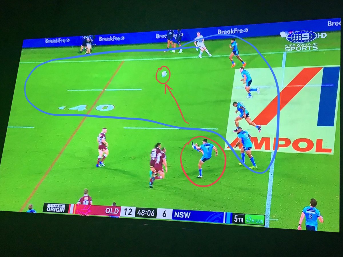 How many tries could have been scored on the 5th, instead of just a kick handover ??? 1, 2, 3 ???