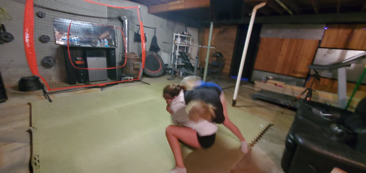 Genevieve_HDDF's tweet photo. Hello wrestling season!!! Showing my sister the ropes!🤼‍♀️❤!!! Can't wait to have her with me on the mat this year!#HDDF #bluedevils @KatlindH #neveranoffseason https://t.co/kqqRlyZiG8