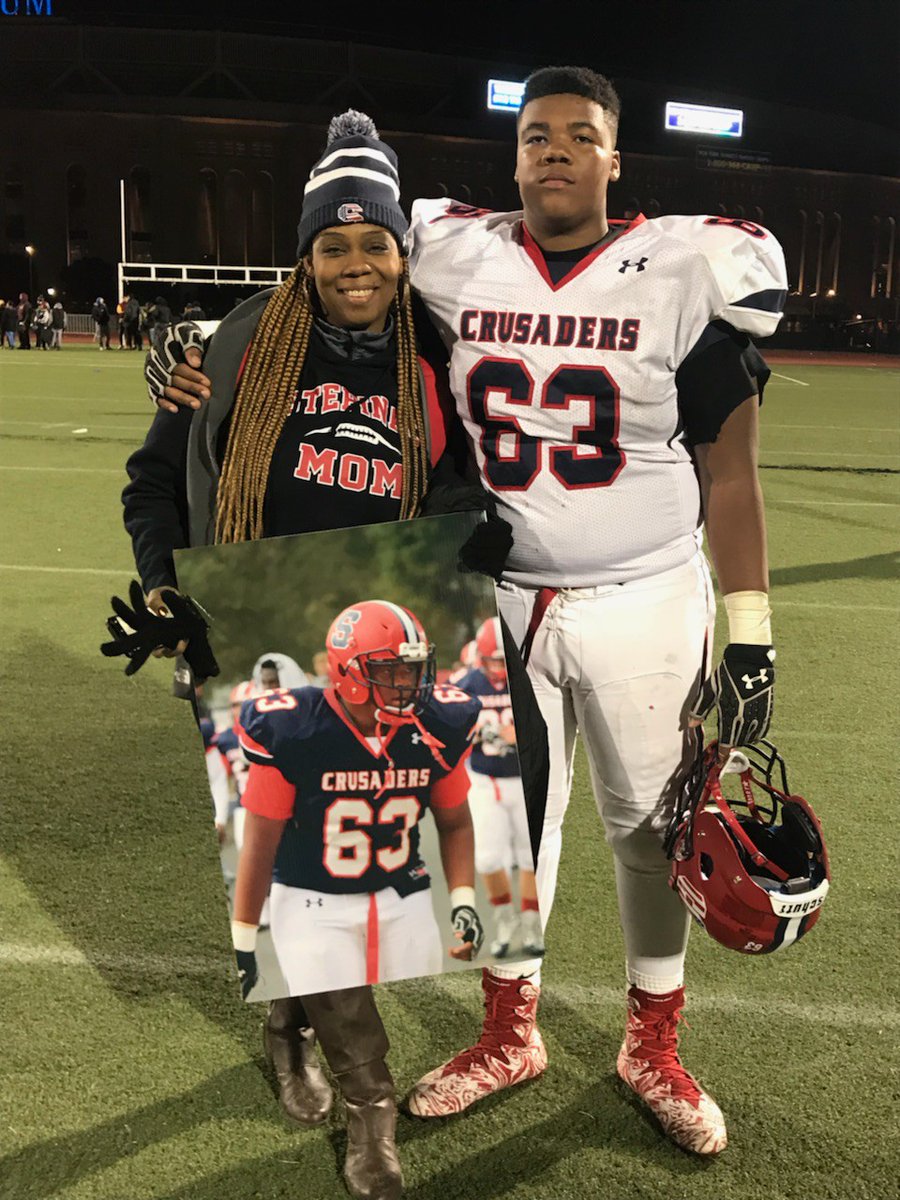 msyasmin's tweet photo. Been doing this for a minute... come Spring 📸🏈 https://t.co/WwA3Kftgbl