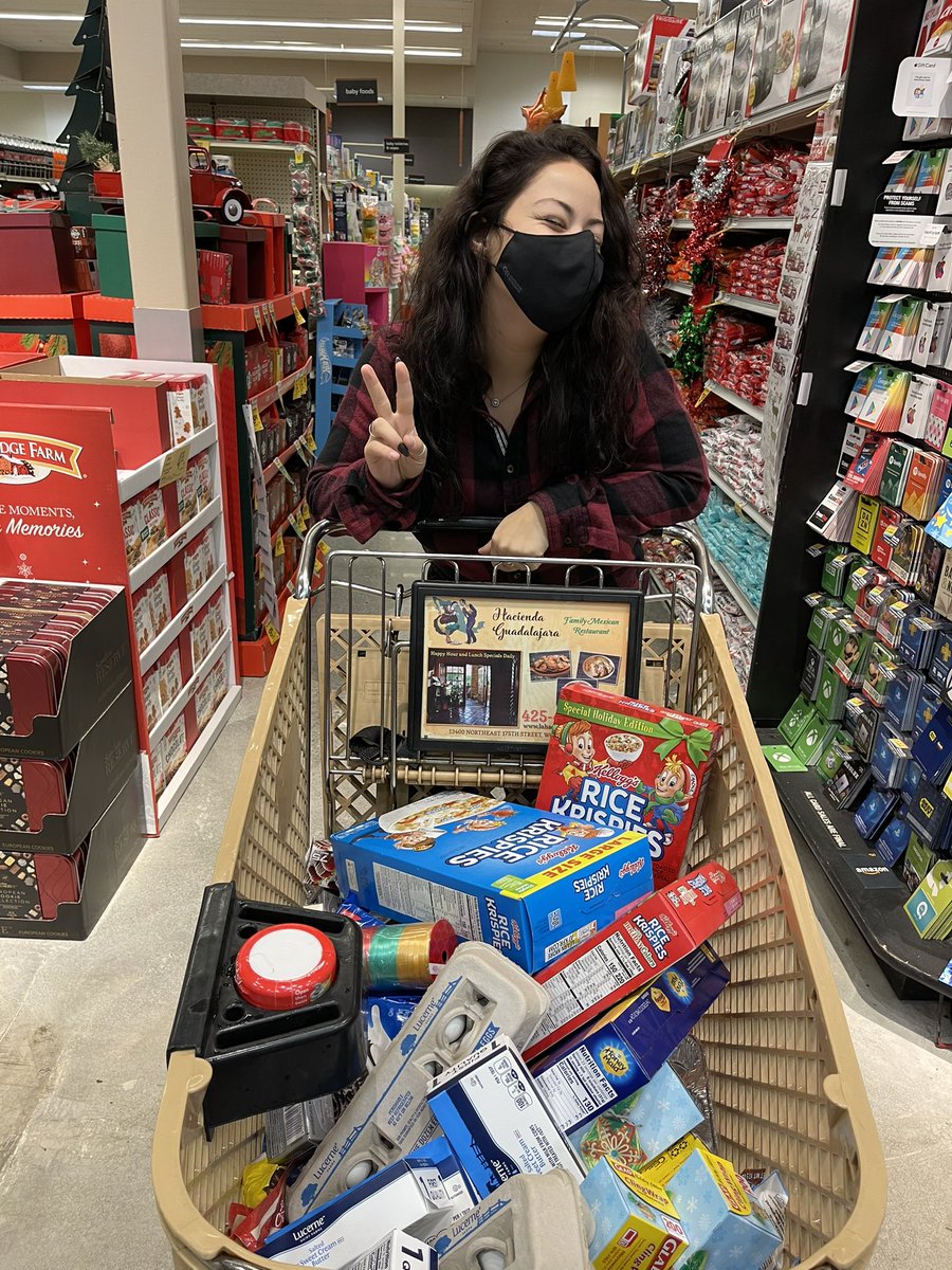 lifeofjessPDX's tweet photo. @smatyasi helping me prep for our #toysfortots bake sale! So far #SeattleEast has raised $614! Thx @KanohoLahela @SamanthaMarrerx for helping us bake and plan! Thx @D_Money_B2 @JeremyKramer1 @paulfrios @DynaBass139 @gettemsauce for the team donations! @AmandaGrant09 @Mmeligro https://t.co/L8oUK8dNJP