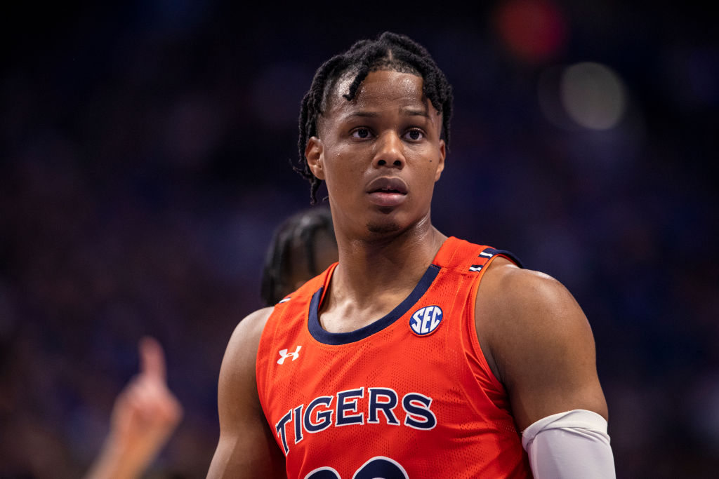 andscape's tweet photo. Players either from Nigeria or with a parent from the country drafted in the first round of the #NBADraft 🇳🇬 🇳🇬 🇳🇬

No. 5 (CLE) Isaac Okoro 
No. 6  (ATL) Onyeka Okongwu
No. 20 (MIA Precious Achiuwa
No. 22 (DEN) Zeke Nnaji
No. 27 (UTA) Udoka Azubuike
No. 30 (BOS) Desmond Bane https://t.co/yiwNGDst4C