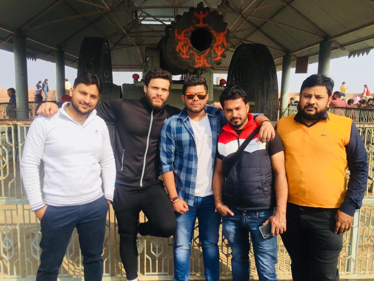 Dev7Vatsa's tweet photo. @BlackberrysMens Here is my entry dear team @BlackberrysMens
#OneIndiaOneFit
Join
@chilled_Sup
@mysterioussu
@abha_mishra19
@kmudgal101187
@niteshvats7
@PritiNivoriya
@Meenakshi0004
@AbhishekIPLFeak https://t.co/fISexxwlUS