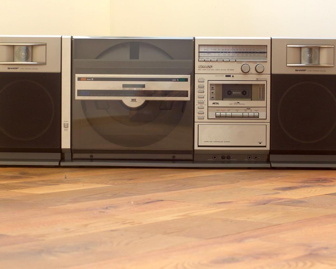 shadyrestchi's tweet photo. SOLD, but this was a gorgeous piece of equipment - 2 tone arms so you don’t even need to flip the record https://t.co/QkdVxxhY7j