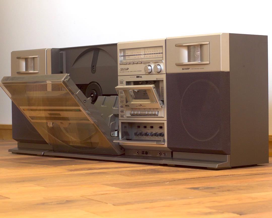 shadyrestchi's tweet photo. SOLD, but this was a gorgeous piece of equipment - 2 tone arms so you don’t even need to flip the record https://t.co/QkdVxxhY7j