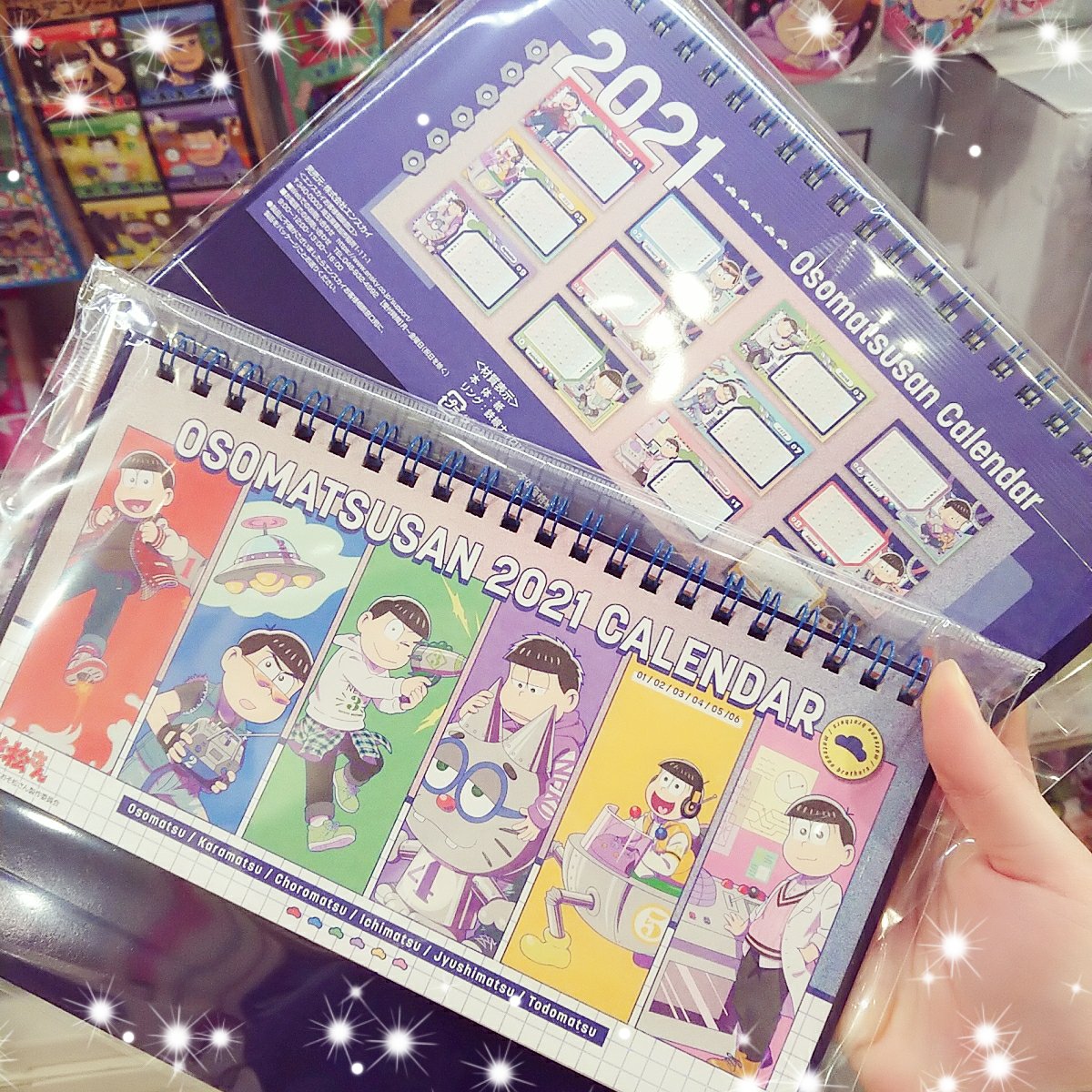 ツリービレッジ アニメ おそ松さん 新商品 21年カレンダー 卓上 12ページ描き下ろし 勉強机や職場でも使いやすい卓上カレンダー 来年も6つ子と一緒に過ごしましょう おそ松さん3期 おそ松さん