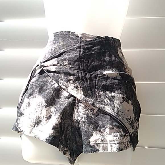 Shanoia's tweet image. So good I had to share! Check out all the items I'm loving on @Poshmarkapp #poshmark #fashion #style #shopmycloset #wrangler #freepeople: posh.mk/rgIbSgf1wbb