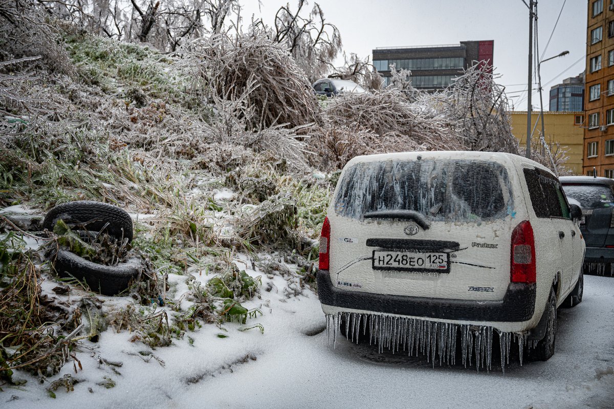 Tabachenko's tweet image. Вышел из дома, прошёл по улице. А тут ледок...