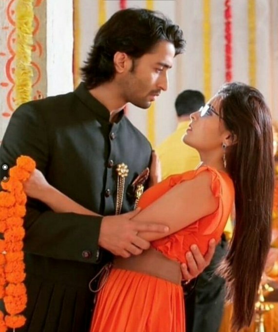 Kriiitttiii's tweet photo. They say it takes 21 days to leave a habit but its been a month and I'm still not over the fact that I'm not able to watch you guys on TV 🥺💔
#YehRishteyHainPyaarKe #MishBir #ShaheerSheikh #RheaSharma https://t.co/0H5ZKOCGWi