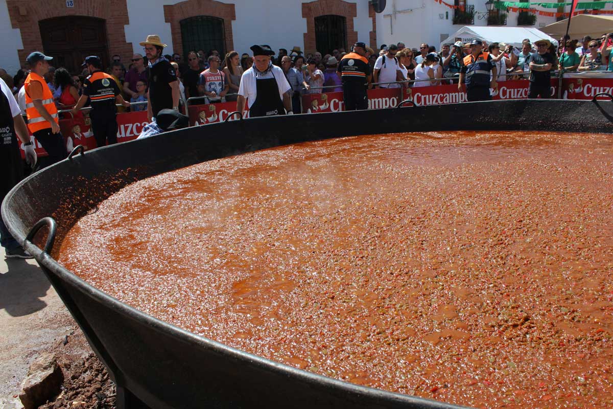 MemesManchegos's tweet photo. Acabáid de ser bendecíos con El Pisto enfinito. Pronto recebiréi buenan noticias de @infantesball https://t.co/1djdSL5Kko