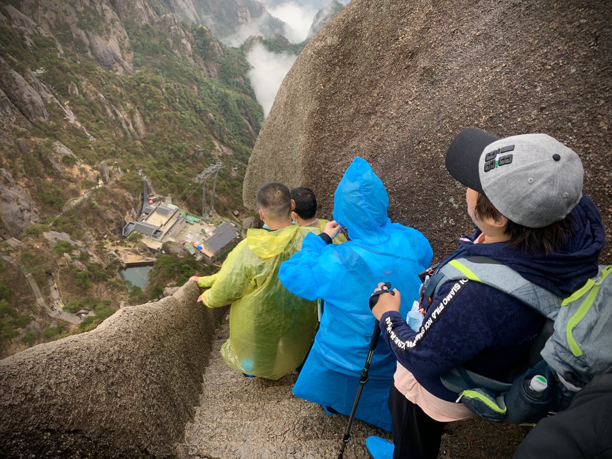 EP_Lawrence's tweet photo. Mount Huangshan this weekend #china #yellowmountains https://t.co/fhOgcuEAzb