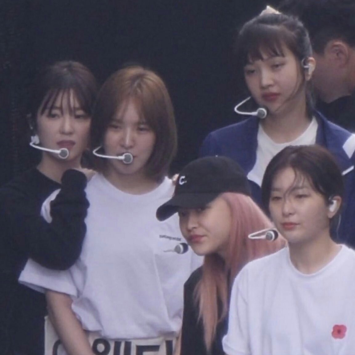 อยากจับมายืนจ้องหน้ากัน