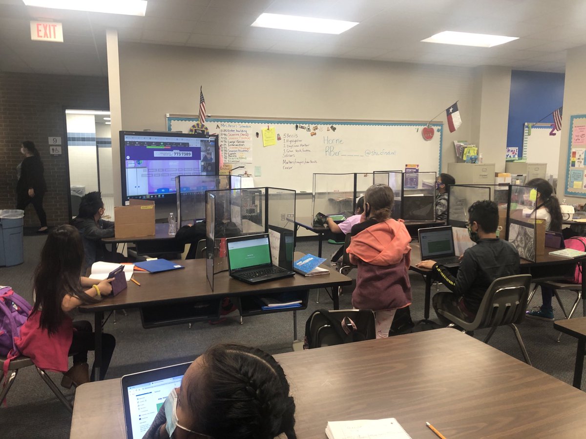 ArceChristie's tweet photo. My students enjoyed getting to use technology to review for tomorrow’s science test! #HorneElementary #CFISDScience https://t.co/NL1sJp5EQs