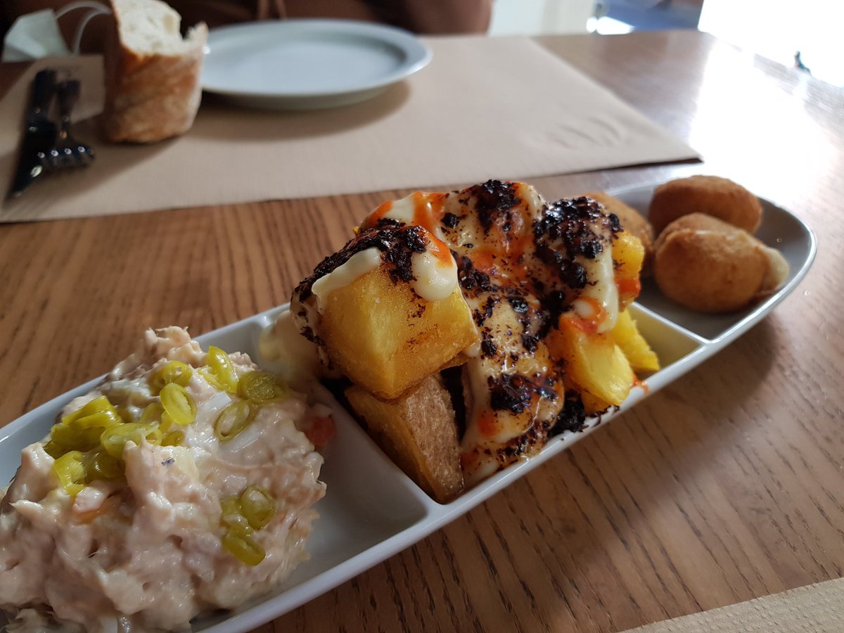 madridmeenamora's tweet photo. 🔴 ¿Dónde comer bien en el centro de Madrid? 😋 Si te gusta el tapeo de calidad tienes que conocer Taberna dNorte 👉  https://t.co/iP4rK4vim0 https://t.co/2SP8LzBfJl
