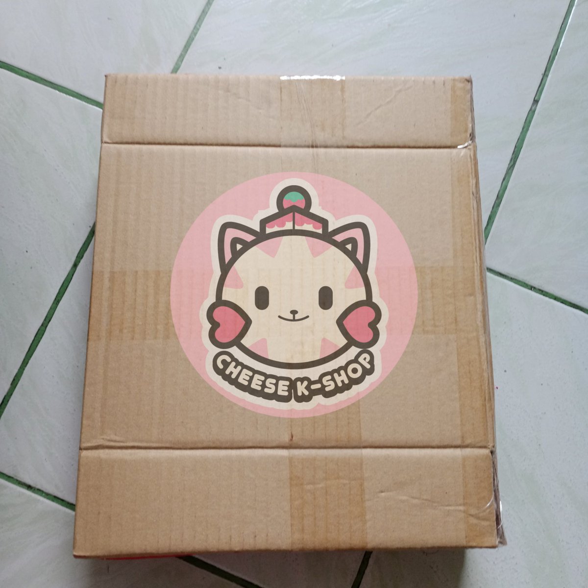 cheesekshop_ph's tweet photo. 🍓🍰🇵🇭
May dumating na pong box today 😊 TXT 1st & 2nd Photobook has finally arrived in my address.
#CheeseKShop
#CheeseKShopProofs
#CheeseKShopUPDATES https://t.co/y74DB6qCYi