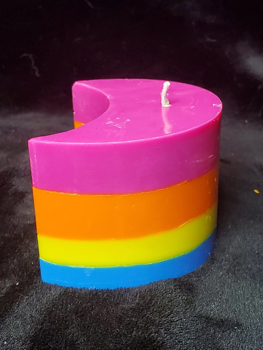 CosmosCandle's tweet photo. Love this candle I made so much https://t.co/ANAbTIS0iX