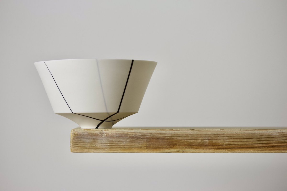 LeandriStudio's tweet photo. Contemporary porcelain bowl with black lines. Special thanks to Maestro Luca Tripaldi https://t.co/2fvCuM0tWu for the precious teachings.

#bowl #ceramics #porcelain #slipcasting #interiordesign #homedesign #ceramicart #contemporaryceramics #leandriceramicstudio #madeinitaly https://t.co/upmY6r2xVS