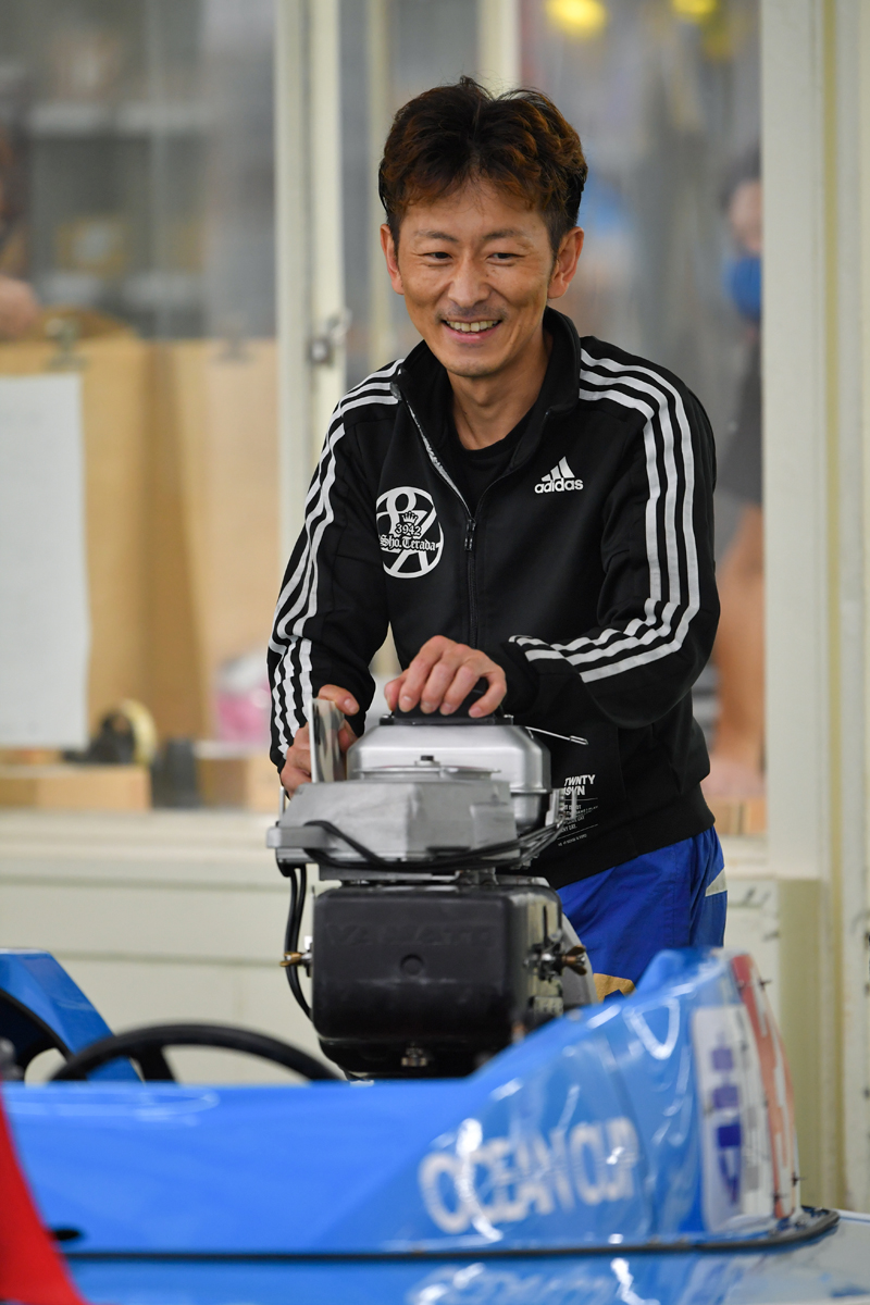 Lets_BOATRACE's tweet photo. ／
#BBCトーナメント 出場！
#ボートレーサー 紹介ッ🔥
＼
#寺田祥 選手😆
#Bz 好きでヘルメットを #松本孝弘 さんが
好きな漢字「玲」をモチーフに作ったことも✨
#バキ
👉https://t.co/kwGy07ROU5 https://t.co/7o07Dy8ukC