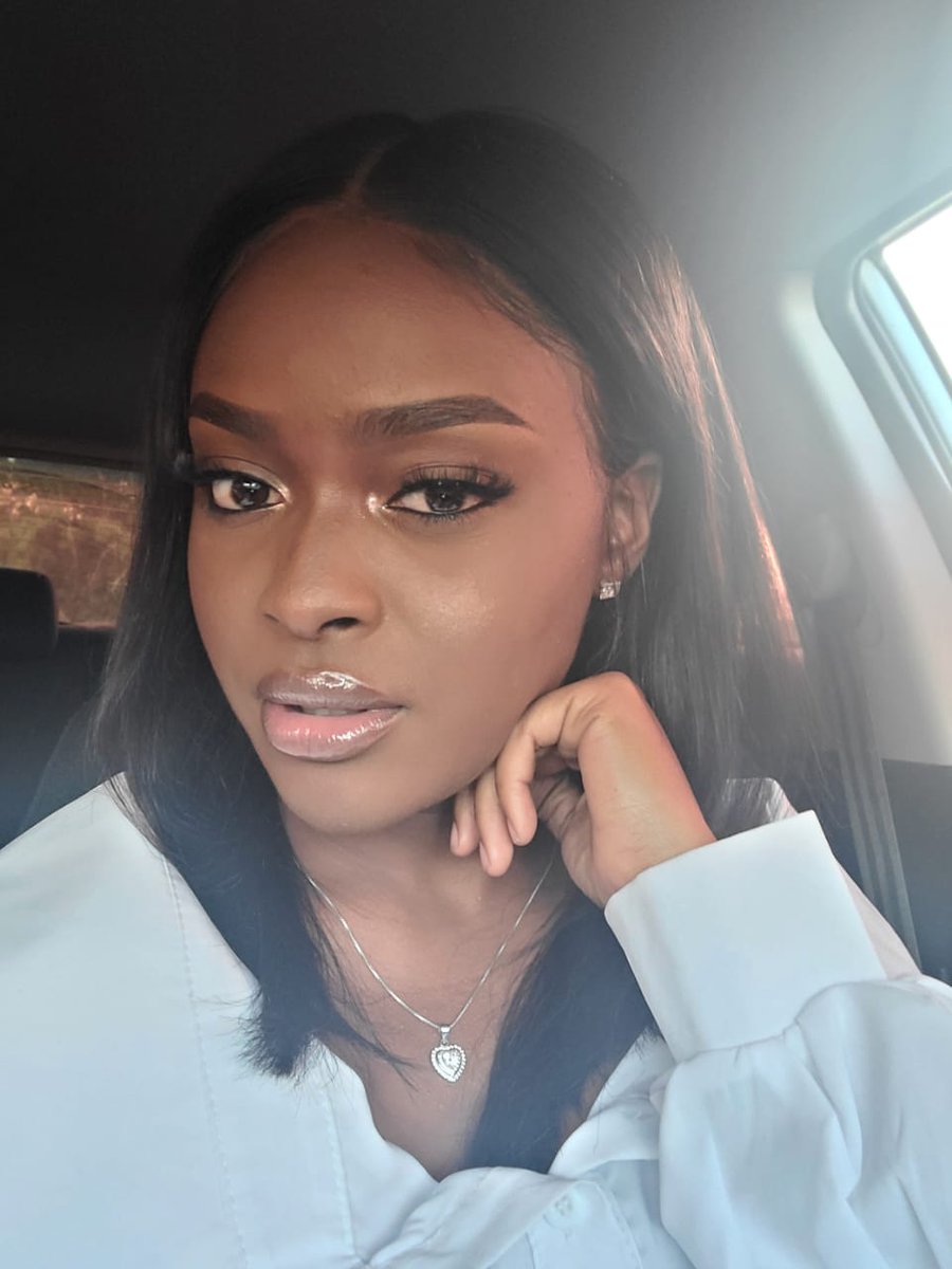 codethcameron's tweet photo. The face of a girl graduating with first class honours:

(Lol please just allow me to flex a little) https://t.co/5UcHjJcOir