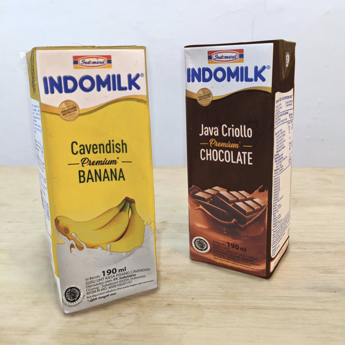 BanyuSadewa's tweet photo. Siang-siang gini tiba-tiba BM kepengen makan Pisang Coklat tapi lagi males ngunyah 😢

Yaudadeh daripada ribet mending piscoknya... GW MINUM!!! https://t.co/yGekmCI88I