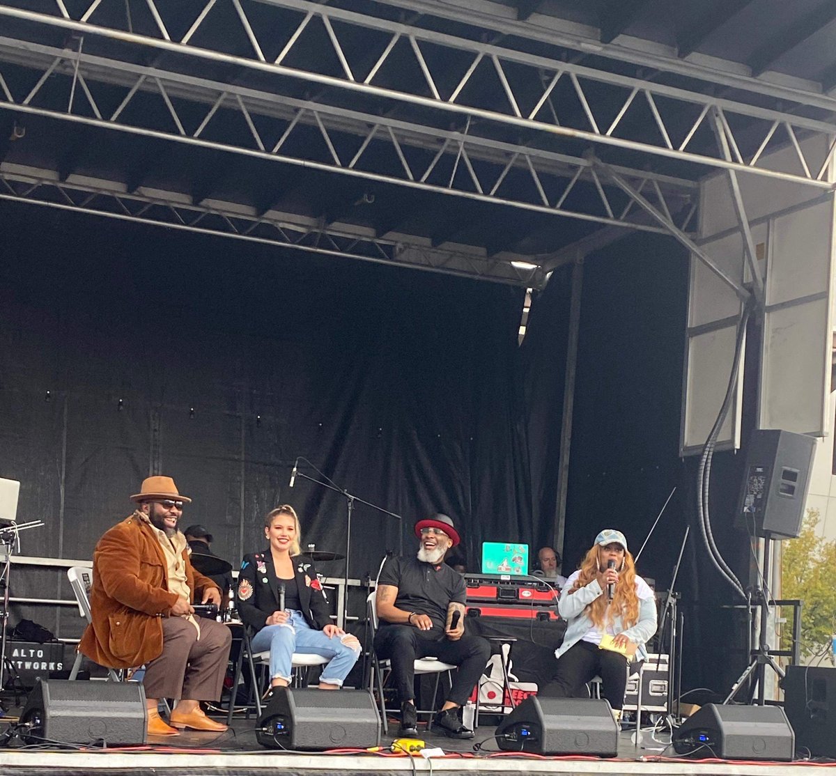 crissycollins's tweet photo. My very first community out reach event. Georgia Rock your vote!!! Will be doing another one January 2 for the runoff a race here in Georgia. I cannot wait great music, food and social distancing. New journey. And I like it. Come be a part GA ROCK YOUR VOTE/VOICE https://t.co/gqQ1qO5r5m