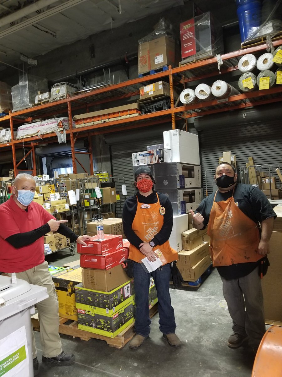 HenryHD18's tweet photo. Congratulations to Adan from the 1020 Freight Team for being named Associate of the Month. Great job Adan https://t.co/AlooxOZxLA