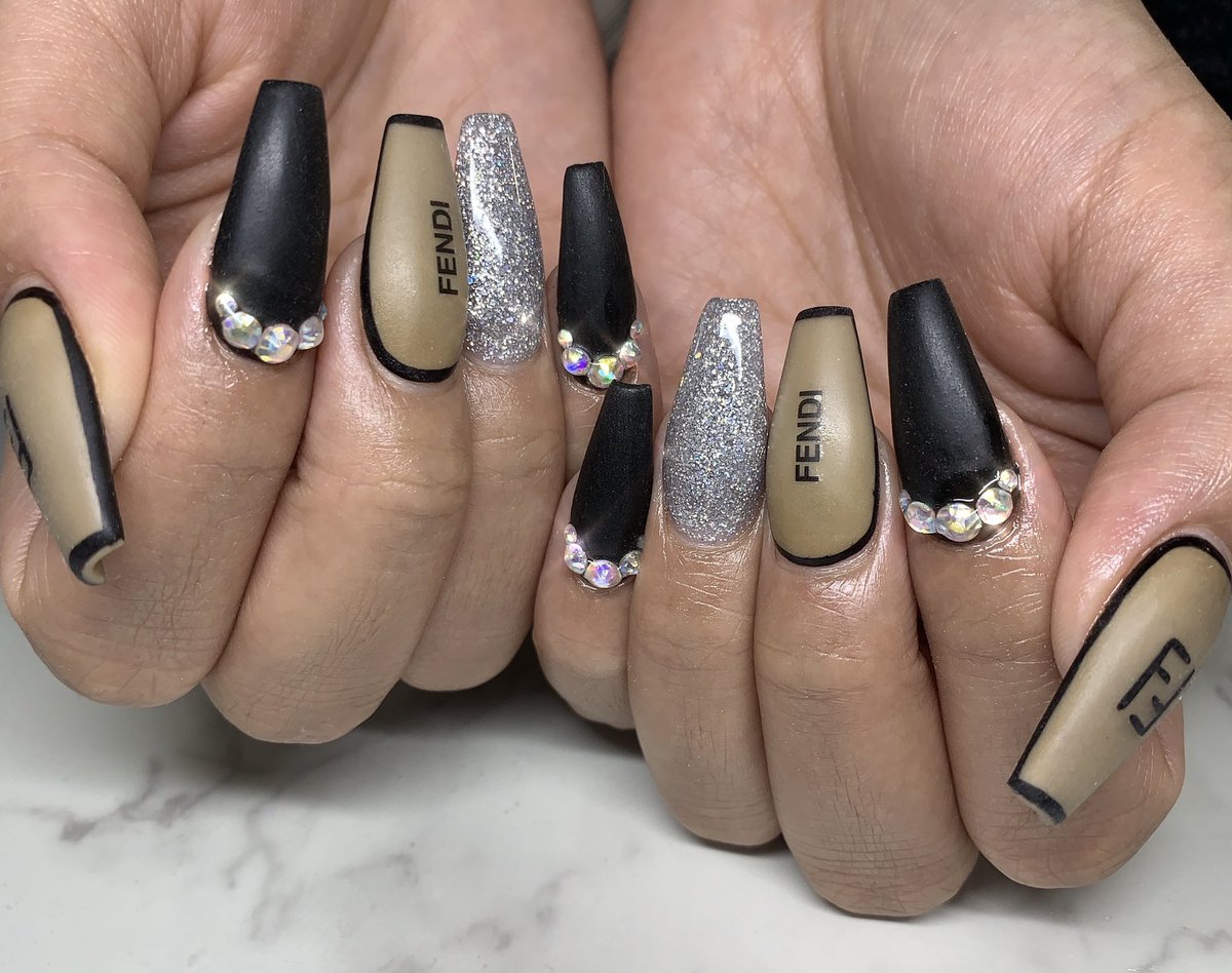 村田 奈津季 Ar Twitter はちゃんネイル スカルプ バレリーナネイル シルバーネイル ラメネイル ブラックネイル ベージュネイル マット ネイル Fendiネイル 毎月ありがとう 差し入れありがとう 秋ネイル 自宅ネイル Nail