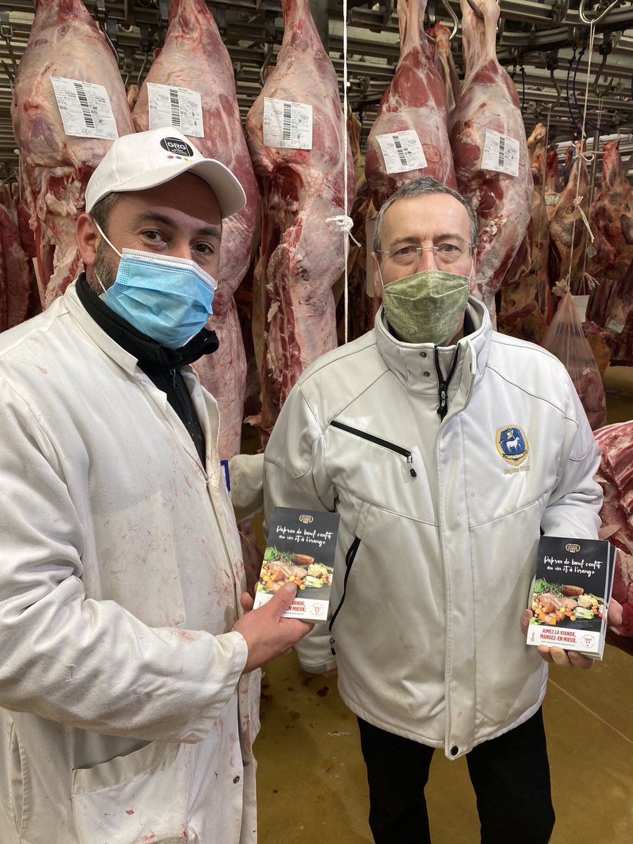 InterbevIDF's tweet photo. Distribution en cours de nos recettes flexitariennes pour les artisans bouchers franciliens @PavillonViandes @fed_idf @marchederungis https://t.co/IyA6BMyXV9