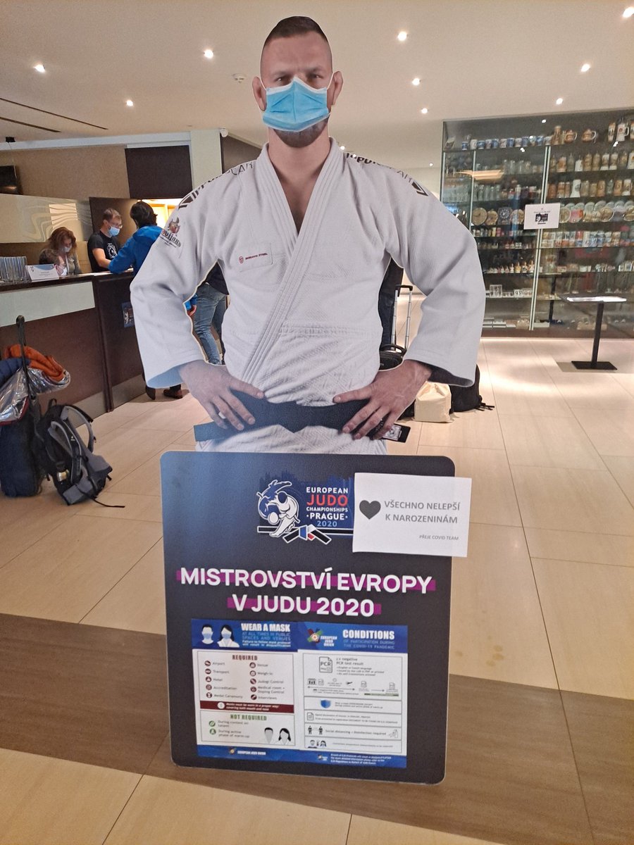 Po 29 letech ME v judu v ČR. Lukáš Krpálek v dějišti zatím jen na billboardu v životní velikosti. Do boje půjde až v sobotu. Dnes se Pulkrábek, Petřikov a Zemanová. Vše podstatné uslyšíte na @Radiozurnal1 https://t.co/AuOZi0dlEd