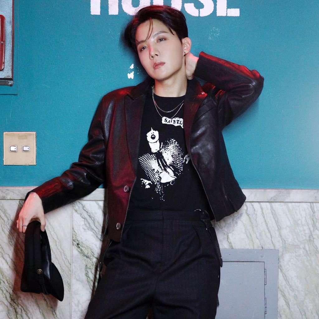 HoradaRiku's tweet photo. #hobi #jhope О боги!!! За что так красиво!!! https://t.co/4QcddBtn6i